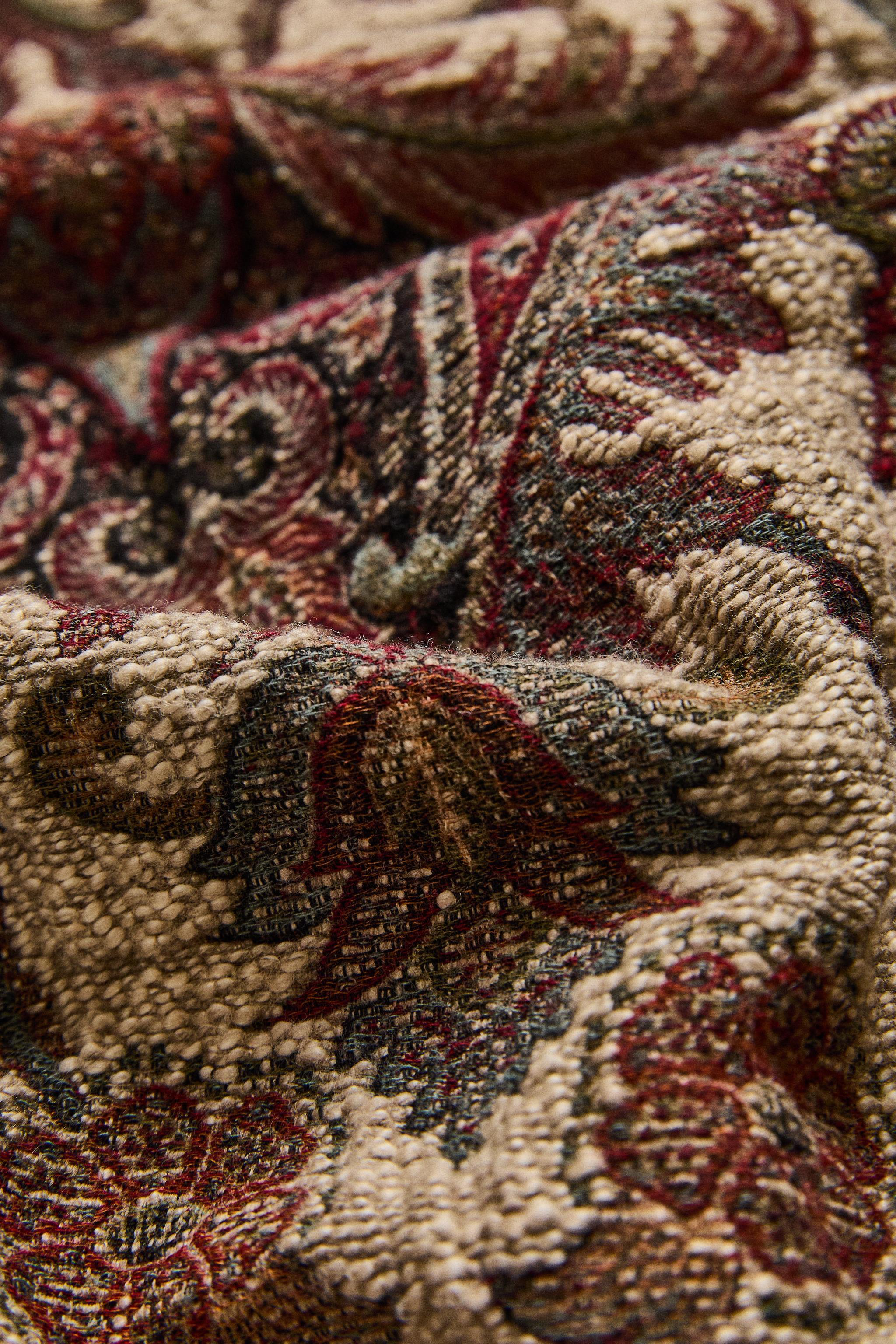 JACQUARD BLANKET